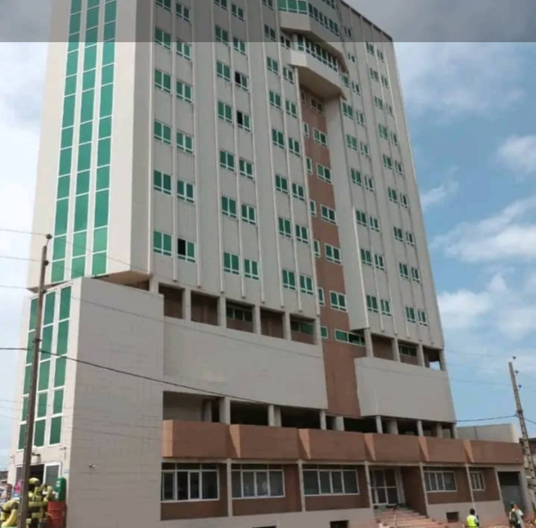 immeuble à 8 étages dans le centre ville de Cotonou