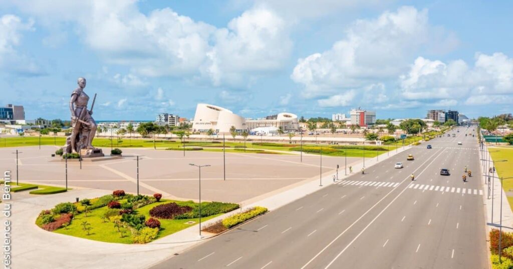 Cotonou, Place ce l'Amazone 3
