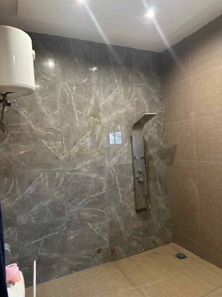 Douche de l'appartement meublé Nid Zen